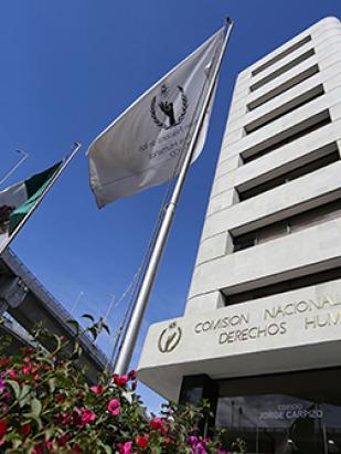 LA CNDH permanece vigilante para que el Estado mexicano garantice a todas las personas el derecho universal y gratuito a la vacunación contra COVID-19