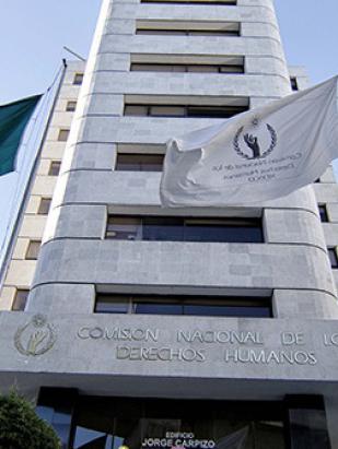 La CNDH hace un llamado al Mecanismo de Protección de Personas Defensoras de Derechos Humanos y Periodistas, para que reconsidere la negativa y brinde a Sanjuana Martínez Montemayor, de manera inmediata, las medidas preventivas necesarias y de protección,